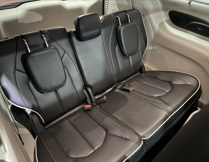 Chrysler Pacifica 24