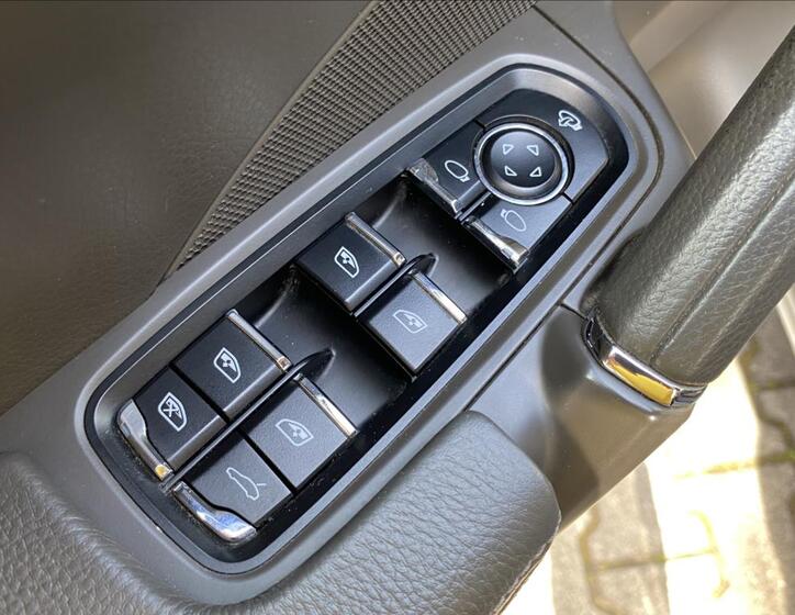 Porsche Cayenne 39
