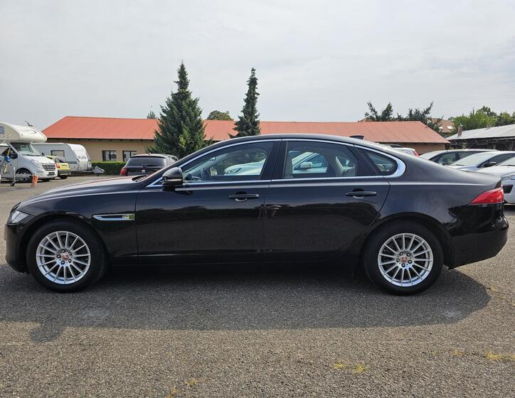 Jaguar XF 8