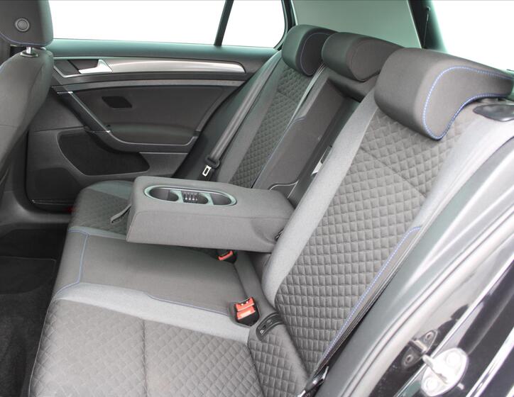 Volkswagen Golf 11