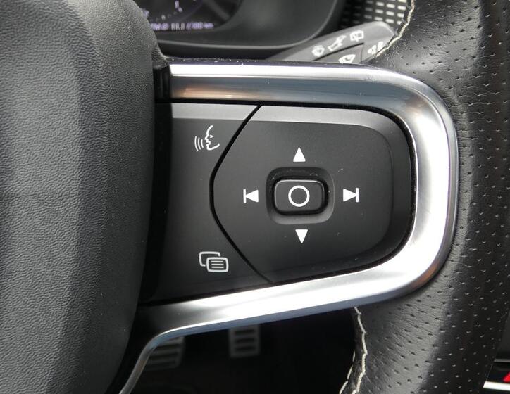 Volvo XC40 12