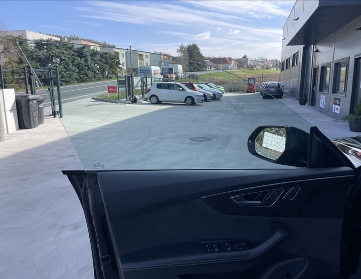 Audi RS Q8 12