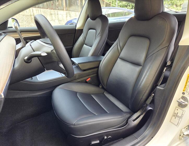 Tesla Model 3 8