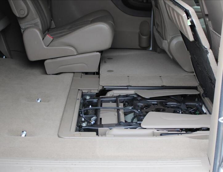 Chrysler Town & Country 40