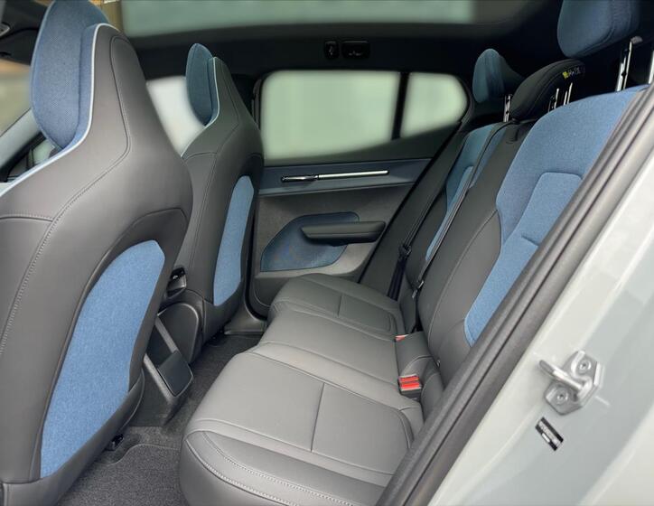 Volvo EX30 11