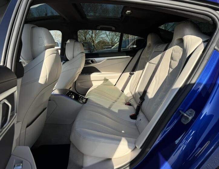BMW Řada 8 21