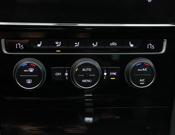 Volkswagen Golf 23