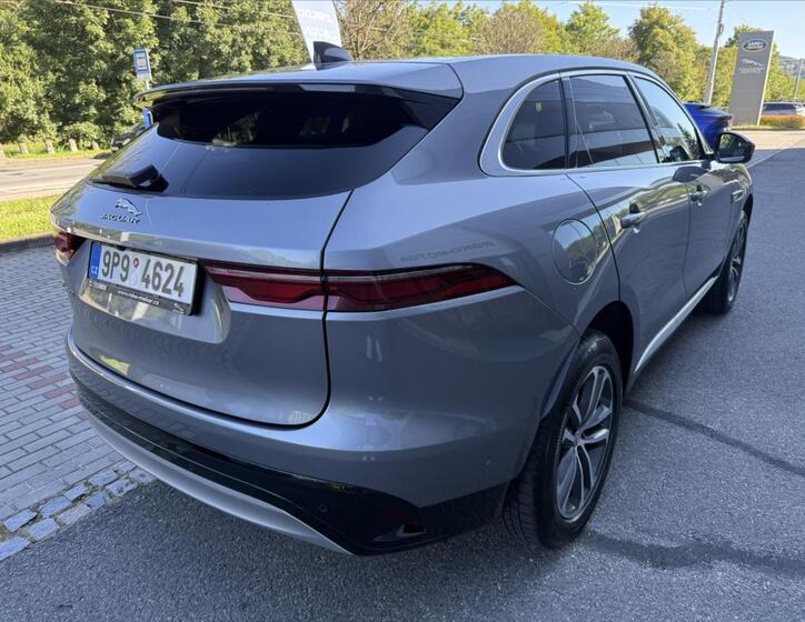 Jaguar F-Pace 7
