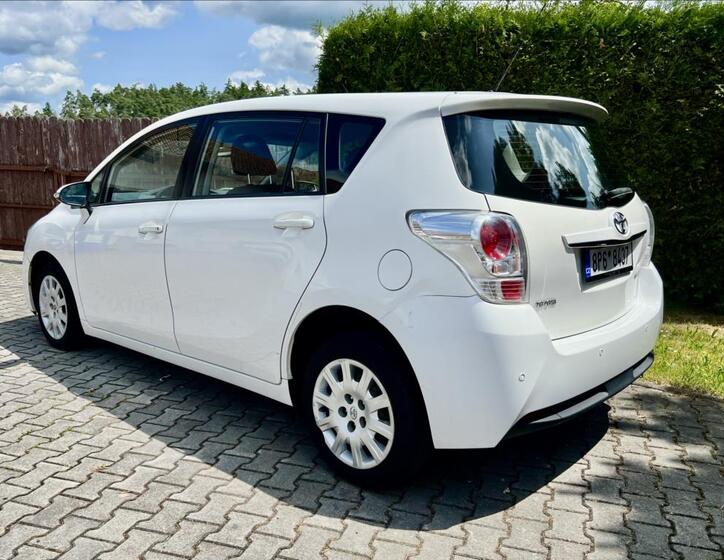Toyota Verso 3