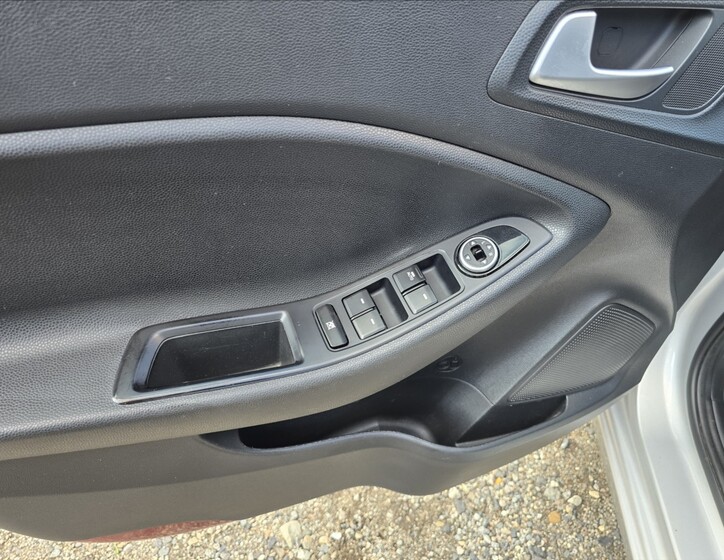 Hyundai i20 10
