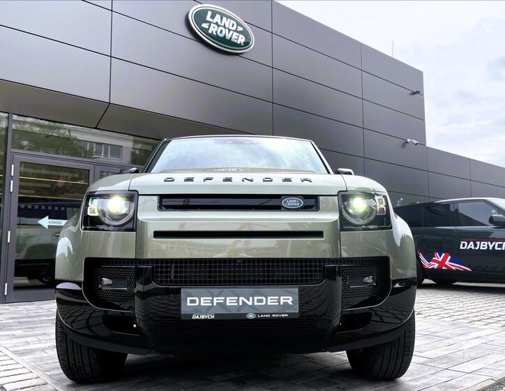 Land Rover Defender 10