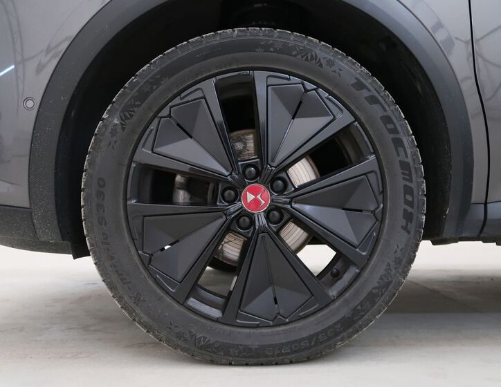 DS Automobiles DS7 Crossback 10