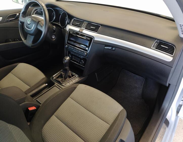 Škoda Superb 12