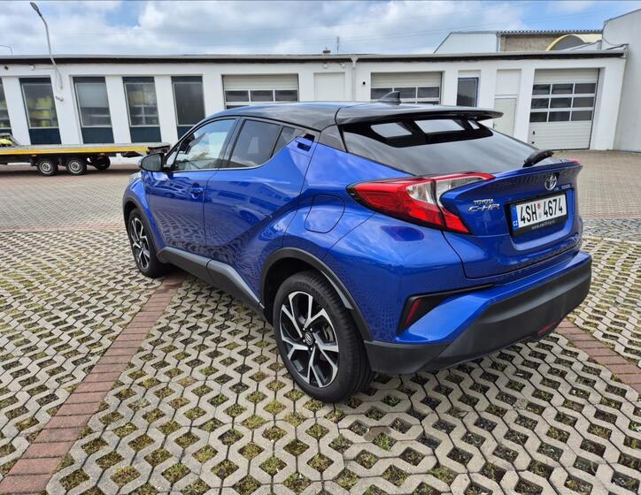 Toyota C-HR 2