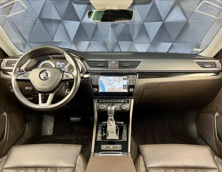 Škoda Superb 9