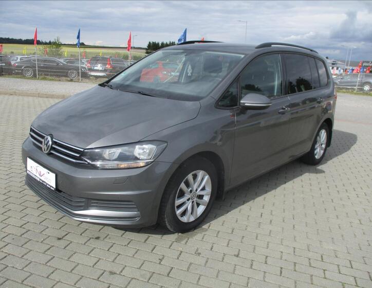 Volkswagen Touran 1