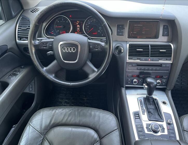 Audi Q7 11