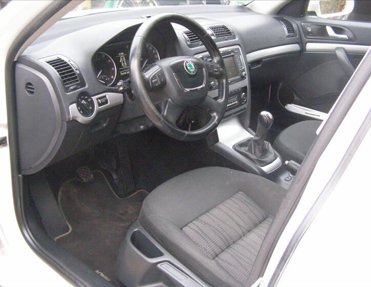 Škoda Octavia 14