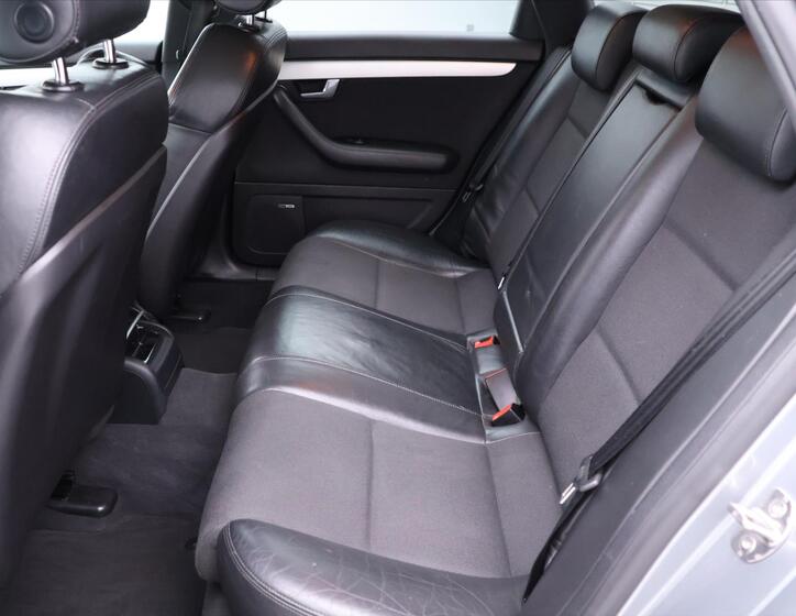 Audi A4 16
