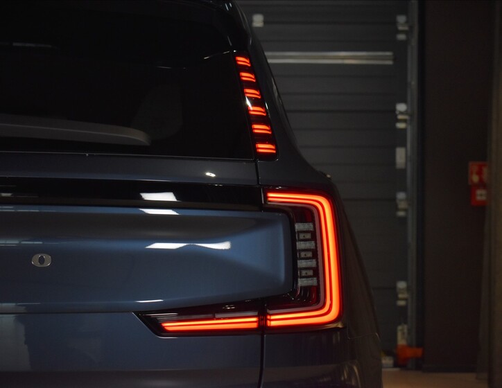 Volvo EX90 6