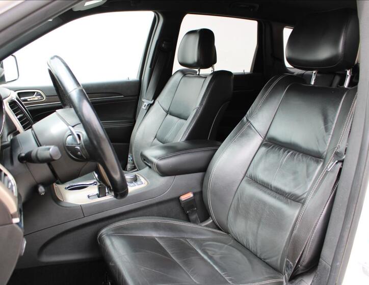 Jeep Grand Cherokee 12