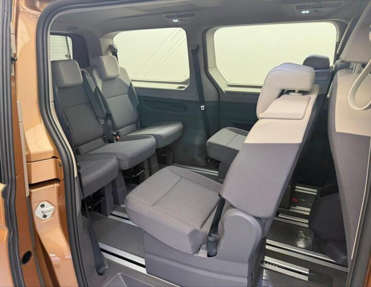 Volkswagen Multivan 14