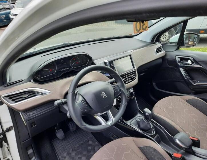 Peugeot 2008 13