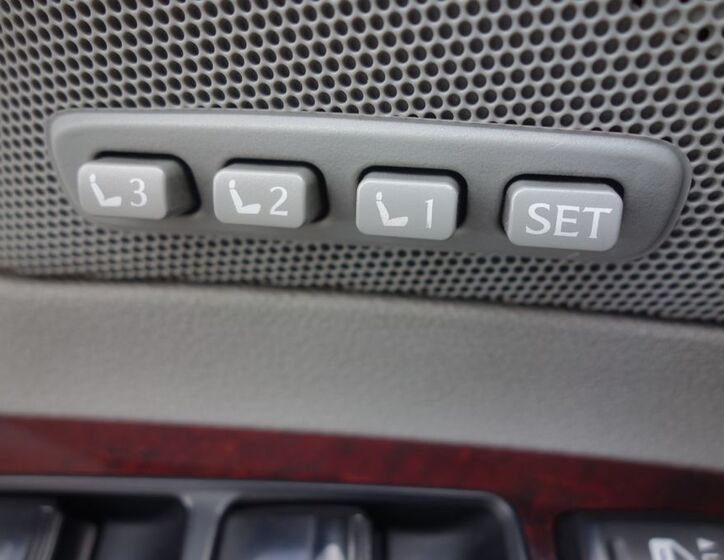 Lexus IS 220 24