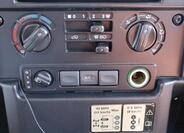 Land Rover Defender 26