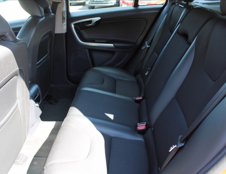 Volvo V60 9