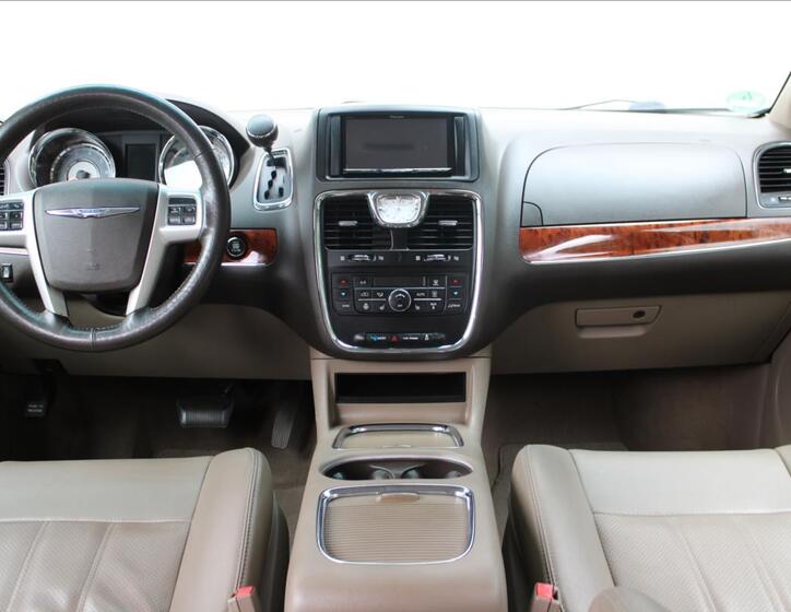 Chrysler Town & Country 23