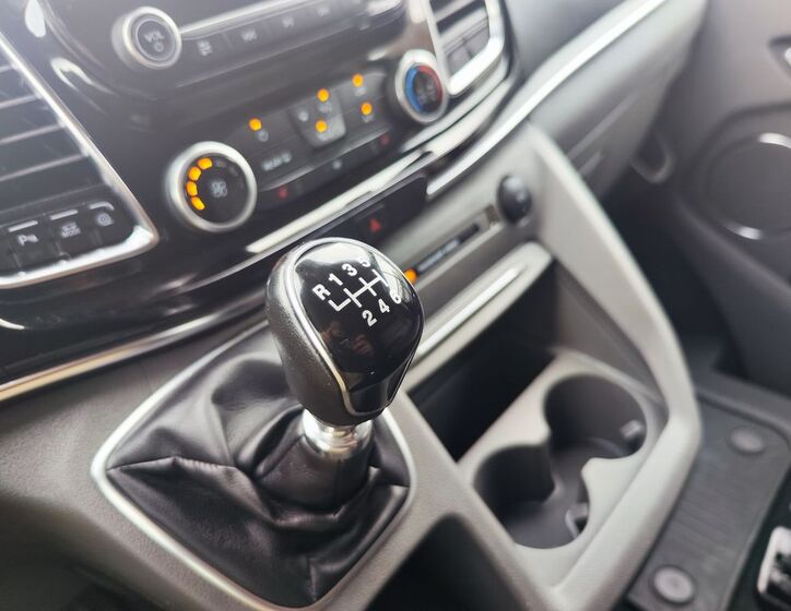 Ford Tourneo Custom 26