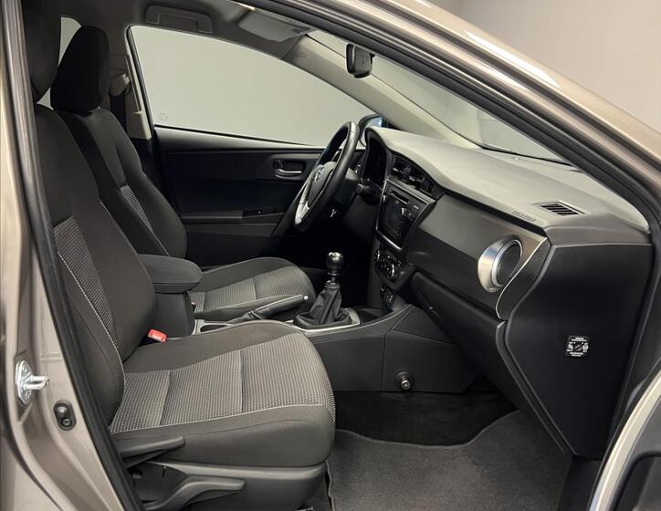 Toyota Auris 9