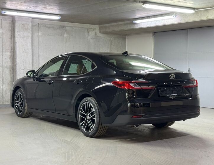 Toyota Camry 7