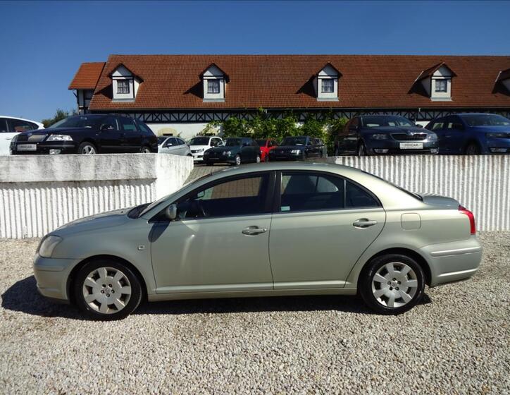 Toyota Avensis 4