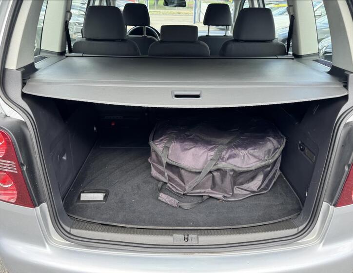 Volkswagen Touran 8
