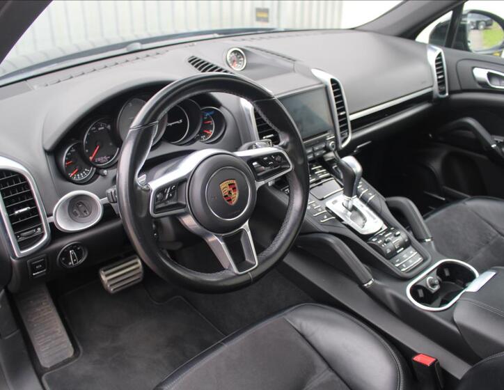 Porsche Cayenne 22