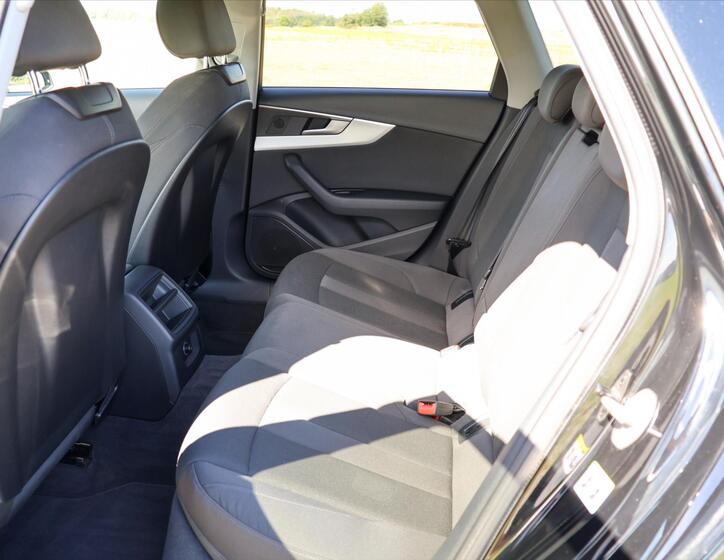 Audi A4 15
