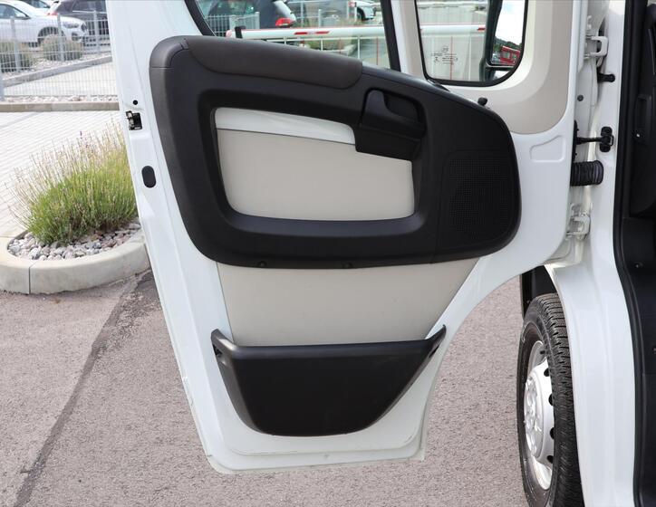 Peugeot Boxer 8