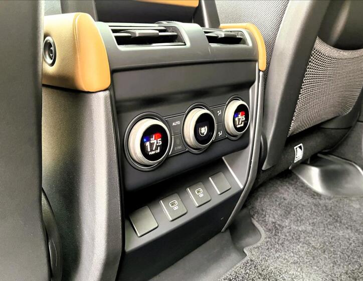 Land Rover Defender 38