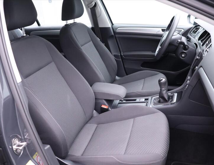 Volkswagen Golf 12