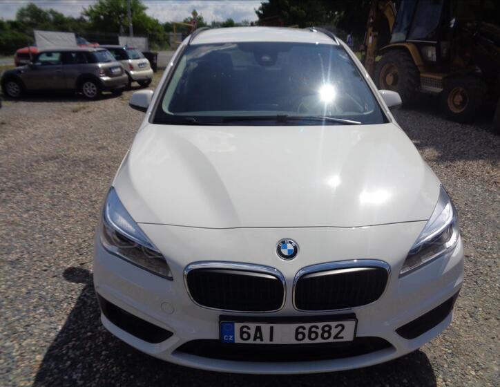 BMW Řada 2 8
