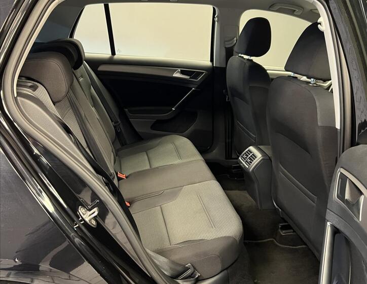 Volkswagen Golf 11