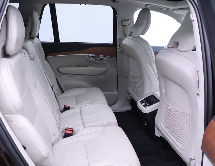 Volvo XC90 17
