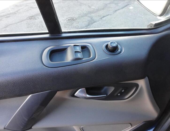 Ford Tourneo Custom 25