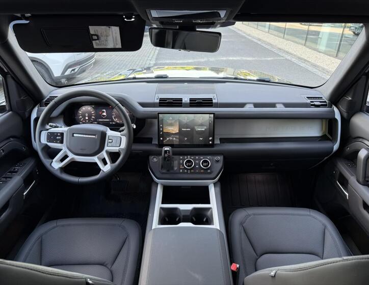 Land Rover Defender 16