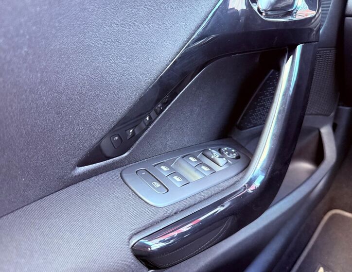 Peugeot 208 12