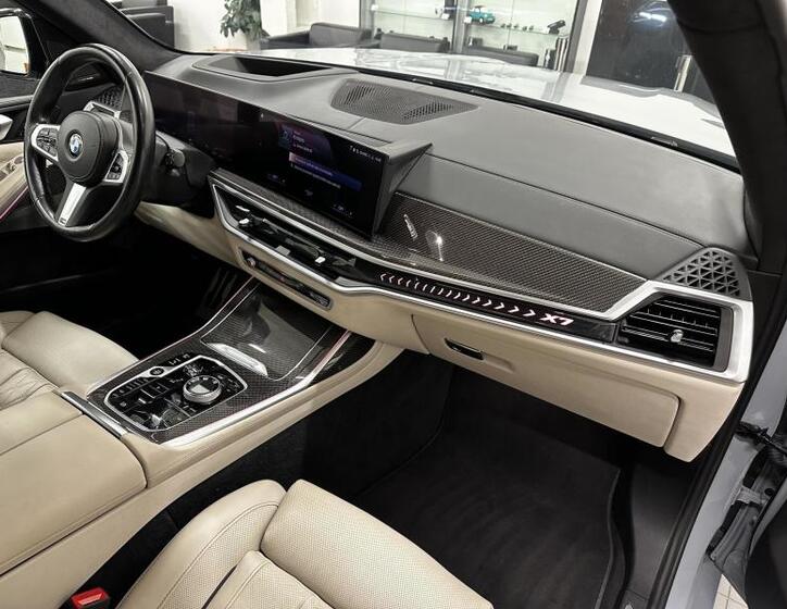 BMW X7 8