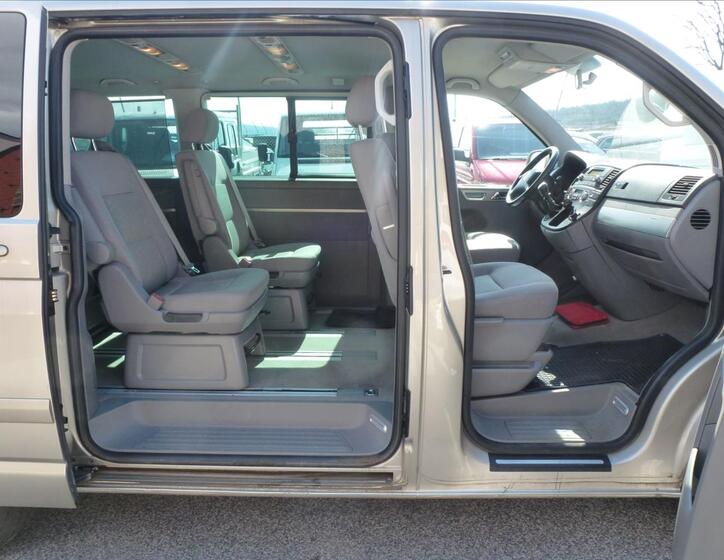 Volkswagen Multivan 23