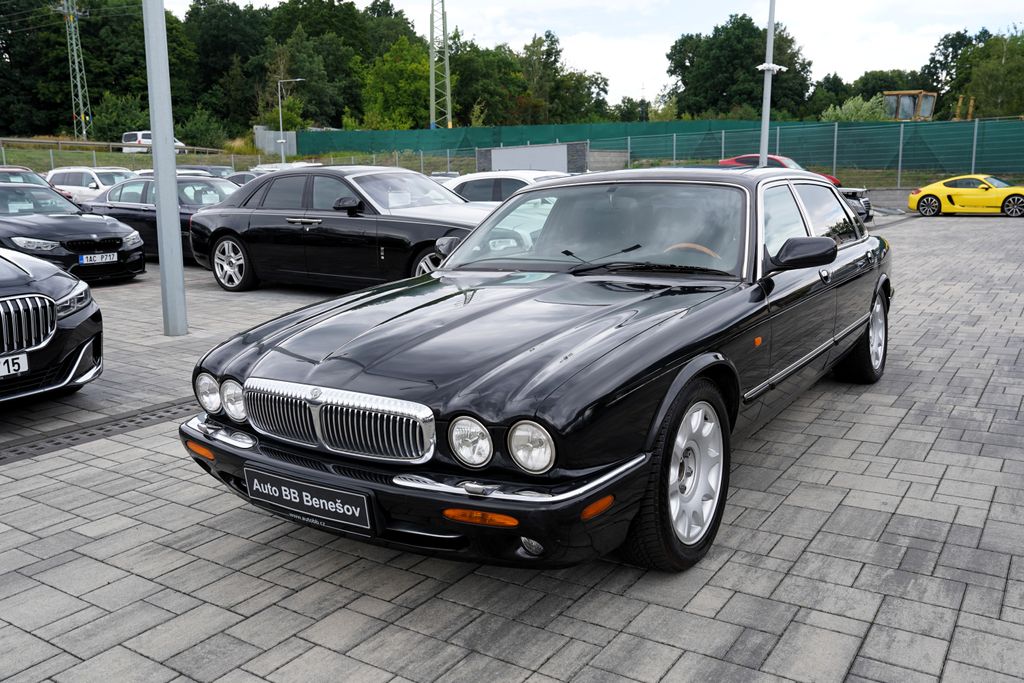 Jaguar XJR